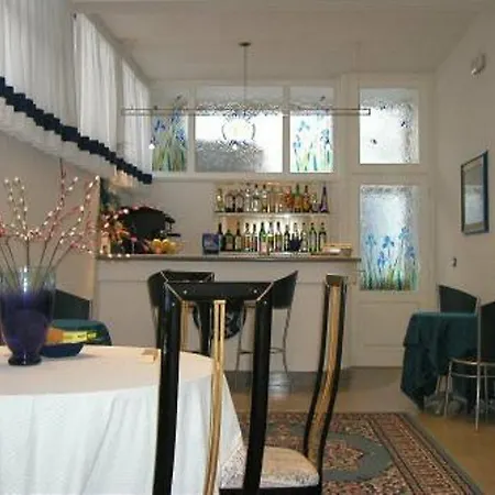 Rex Hotel 2*